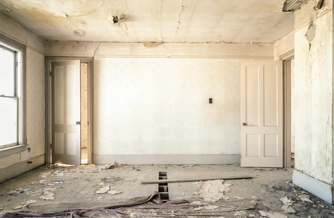 Waste disposal crew managing a cleanout project in Cortez